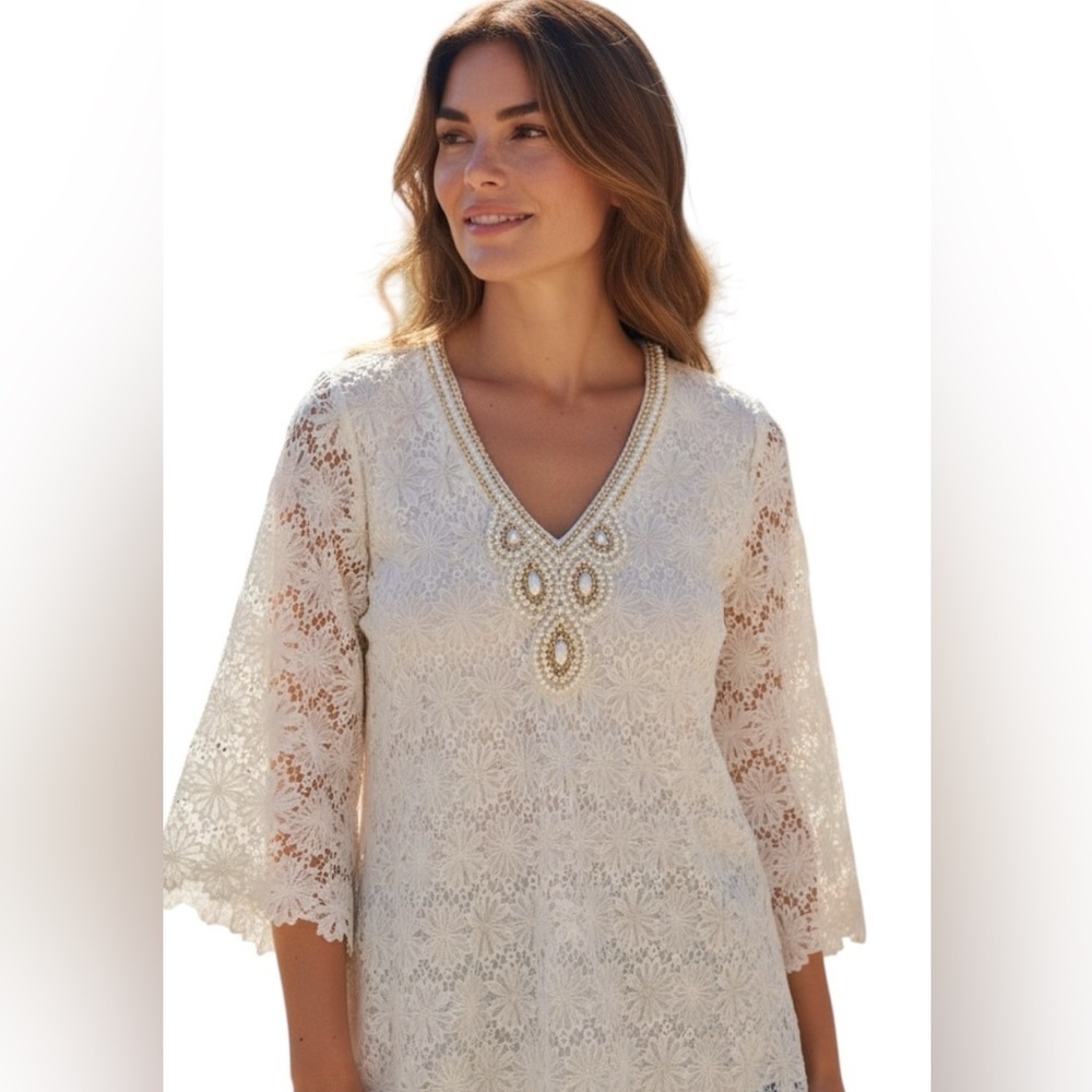 Boston Proper Floral Lace Tunic in Cream